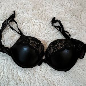 Victoria’s Secret bombshell push-up